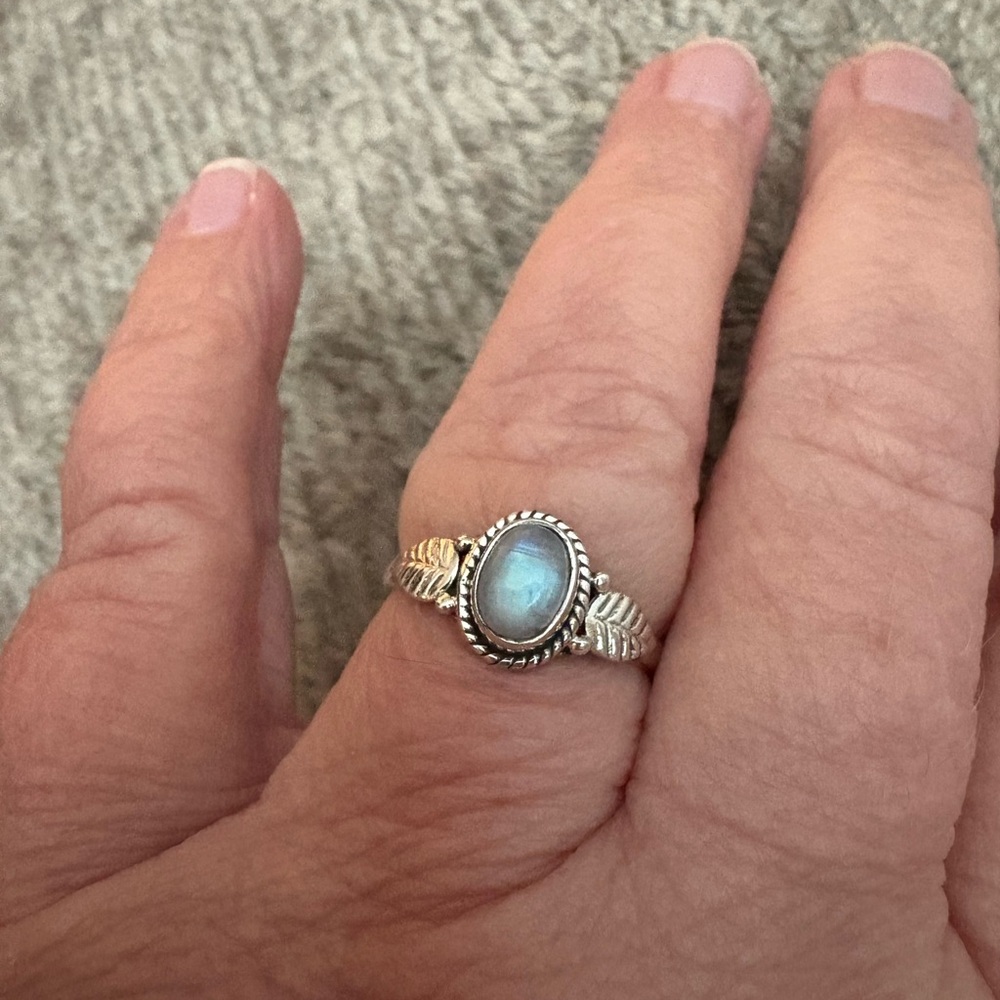 EUC stamped .925 stone ring size 7